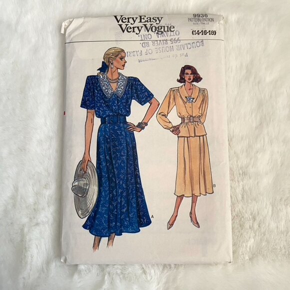 3 Vogue Sewing Patterns - Picture 6 of 7